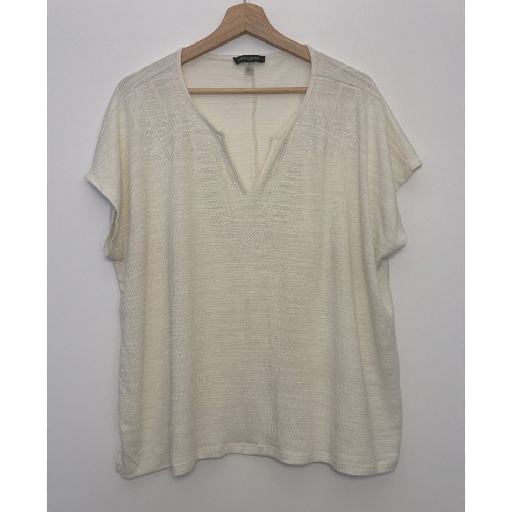 Cable‎ & Gauge Embroidered Short Sleeve V-Neck Blouse Top Size 1X Color Ivory